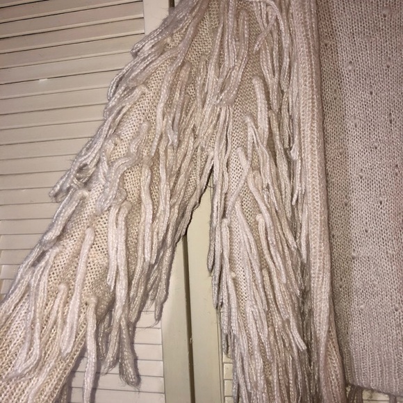 Lunik woman’s cream colored fringe sweater/cardigan size small - Picture 3 of 5